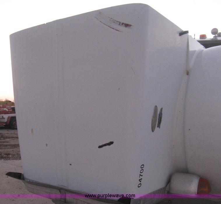 image for item H4318 1996 Peterbilt 378 semi truck