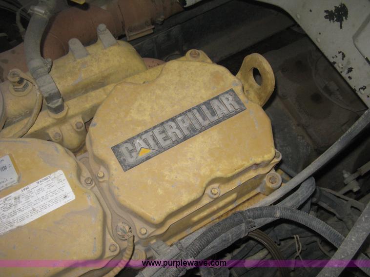 image for item H4318 1996 Peterbilt 378 semi truck