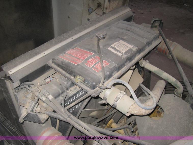 image for item H4318 1996 Peterbilt 378 semi truck