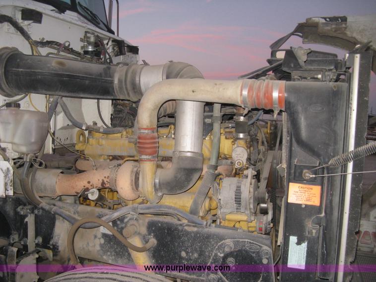 image for item H4318 1996 Peterbilt 378 semi truck