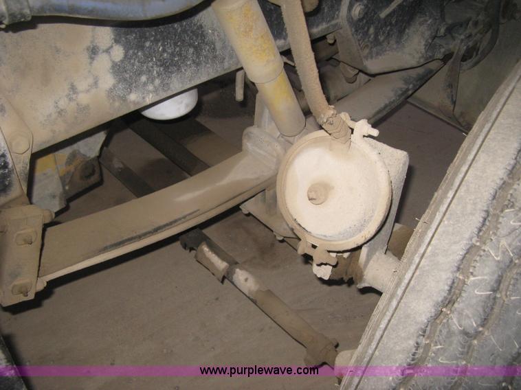 image for item H4318 1996 Peterbilt 378 semi truck