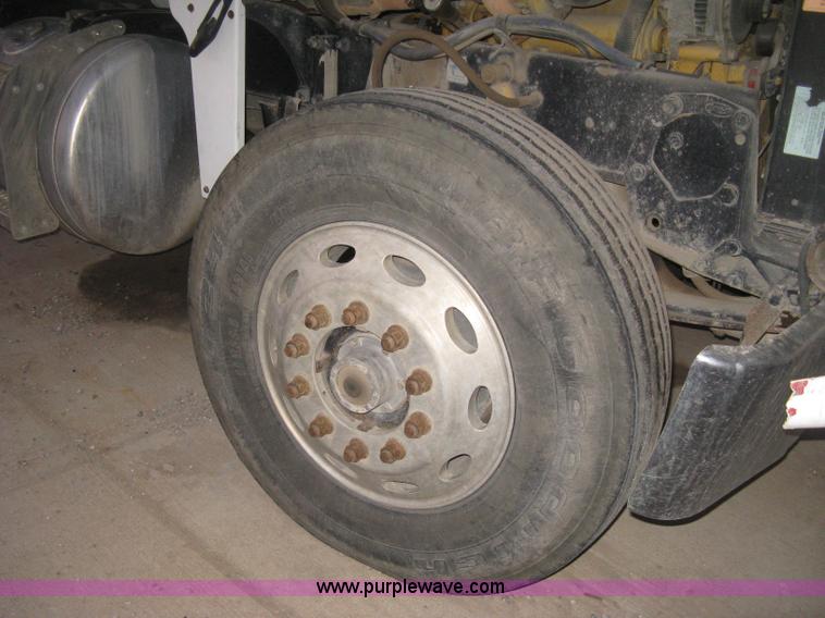 image for item H4318 1996 Peterbilt 378 semi truck