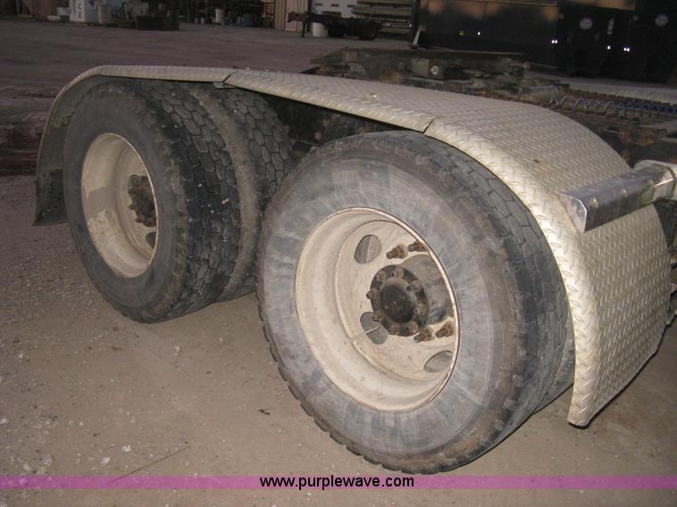 image for item H4318 1996 Peterbilt 378 semi truck