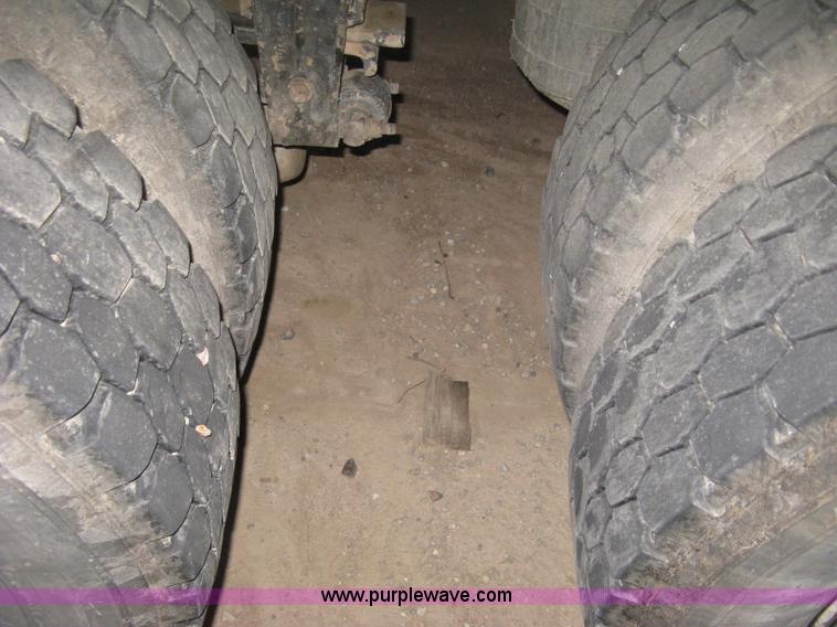 image for item H4318 1996 Peterbilt 378 semi truck