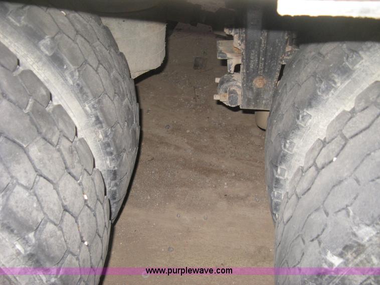 image for item H4318 1996 Peterbilt 378 semi truck