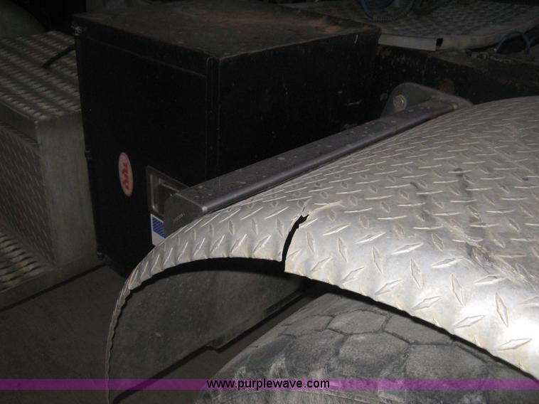 image for item H4318 1996 Peterbilt 378 semi truck