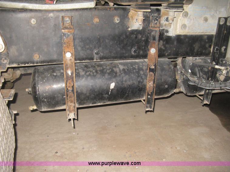 image for item H4318 1996 Peterbilt 378 semi truck