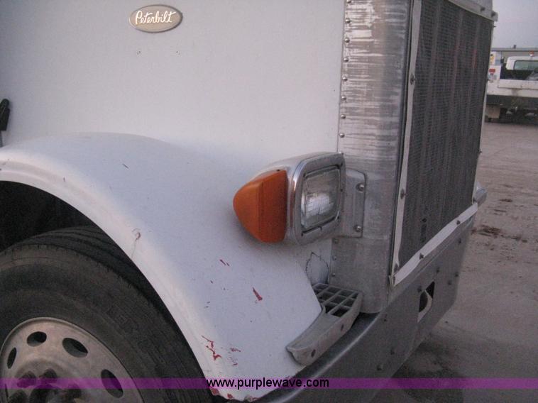 image for item H4318 1996 Peterbilt 378 semi truck