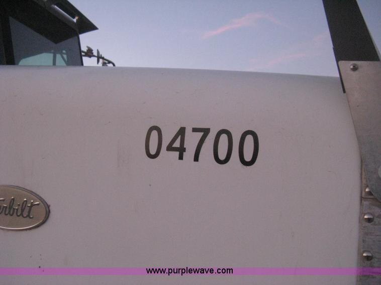 image for item H4318 1996 Peterbilt 378 semi truck