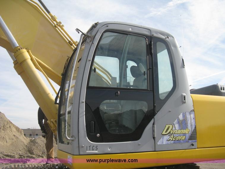 image for item H4319 2001 Kobelco SK330LC Dynamic Acera excavator
