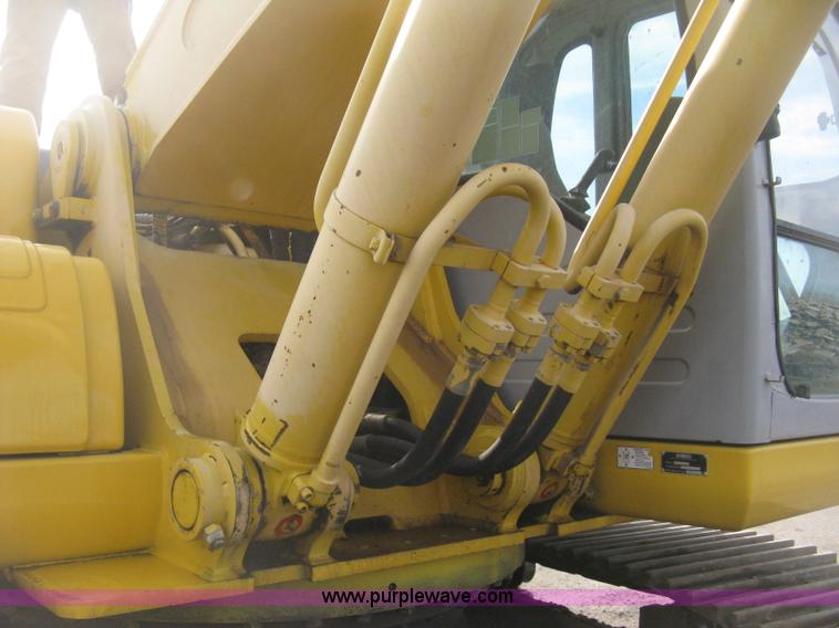 image for item H4319 2001 Kobelco SK330LC Dynamic Acera excavator