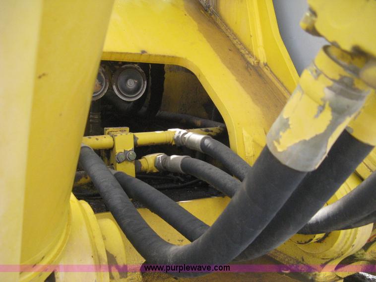 image for item H4319 2001 Kobelco SK330LC Dynamic Acera excavator