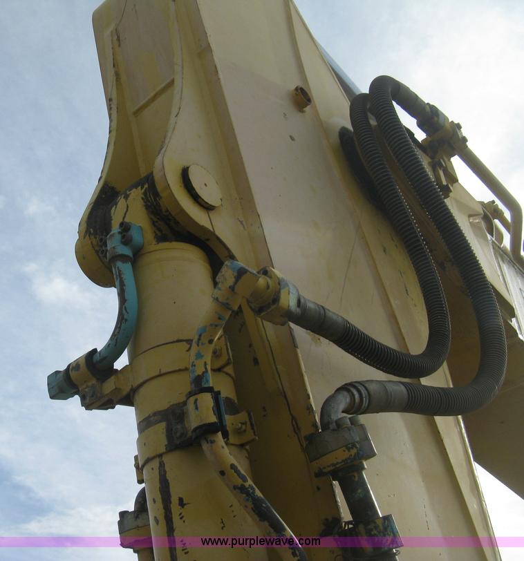 image for item H4319 2001 Kobelco SK330LC Dynamic Acera excavator