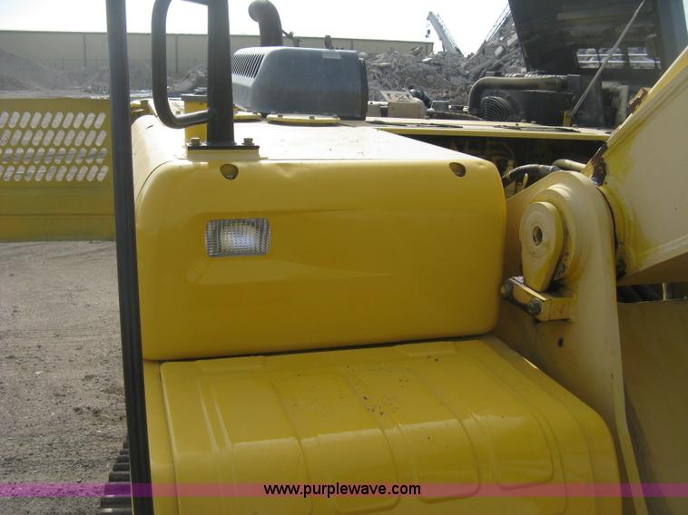 image for item H4319 2001 Kobelco SK330LC Dynamic Acera excavator