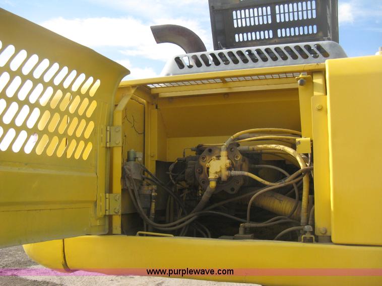 image for item H4319 2001 Kobelco SK330LC Dynamic Acera excavator