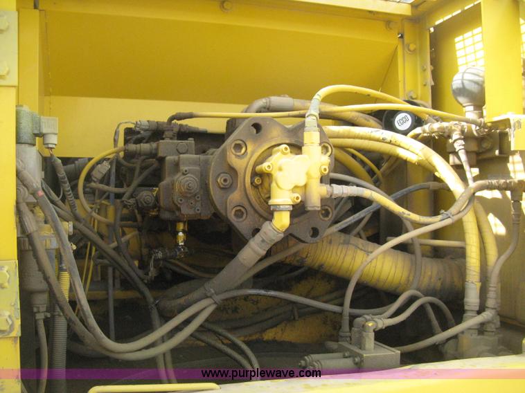 image for item H4319 2001 Kobelco SK330LC Dynamic Acera excavator