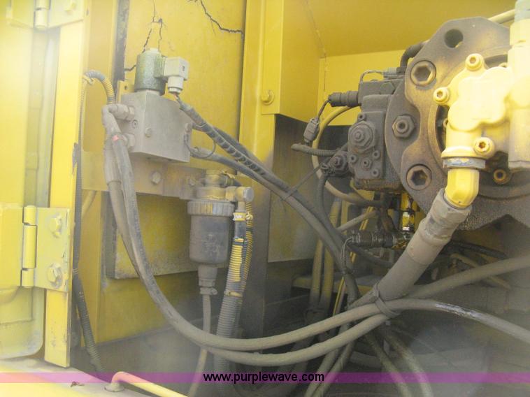 image for item H4319 2001 Kobelco SK330LC Dynamic Acera excavator