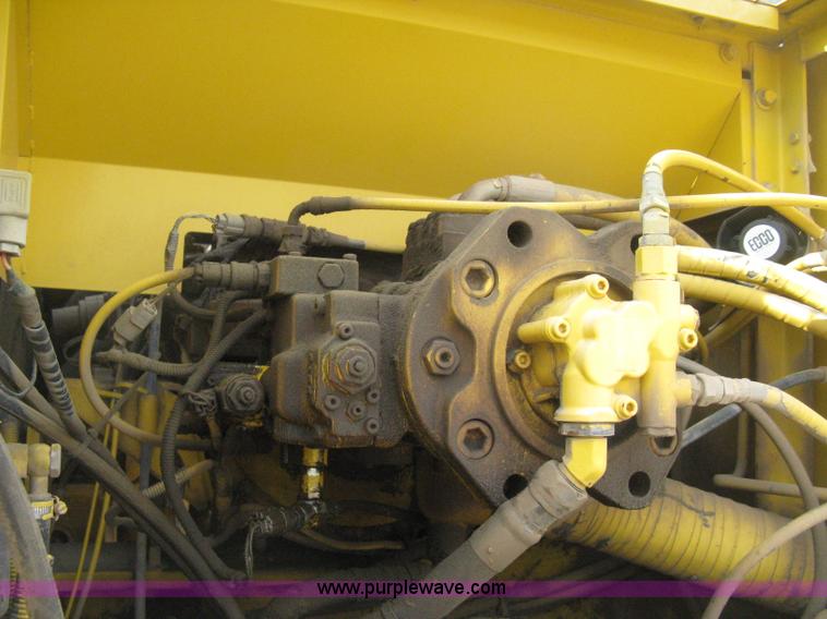 image for item H4319 2001 Kobelco SK330LC Dynamic Acera excavator