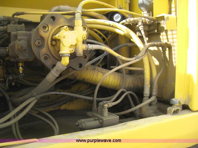 image for item H4319 2001 Kobelco SK330LC Dynamic Acera excavator