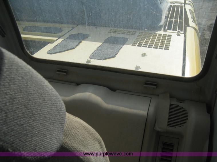 image for item H4319 2001 Kobelco SK330LC Dynamic Acera excavator