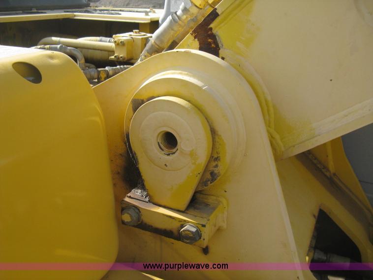 image for item H4319 2001 Kobelco SK330LC Dynamic Acera excavator