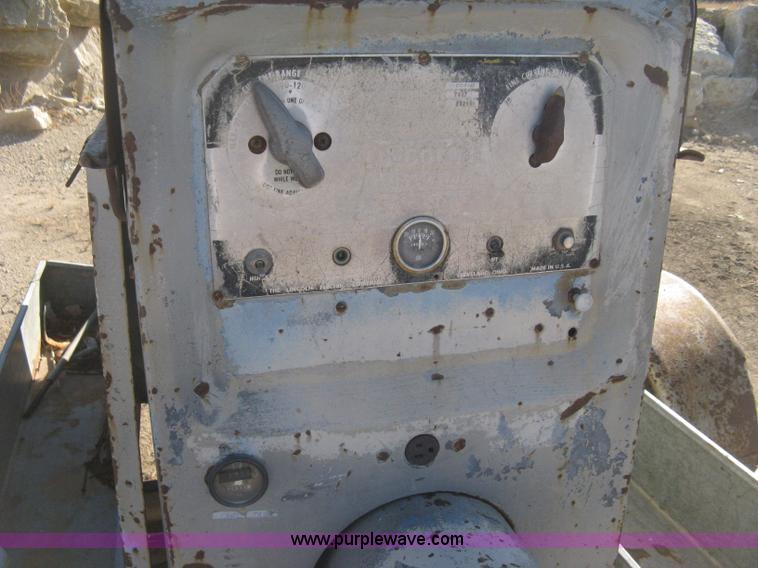 image for item H4321 Lincoln SA200 welder