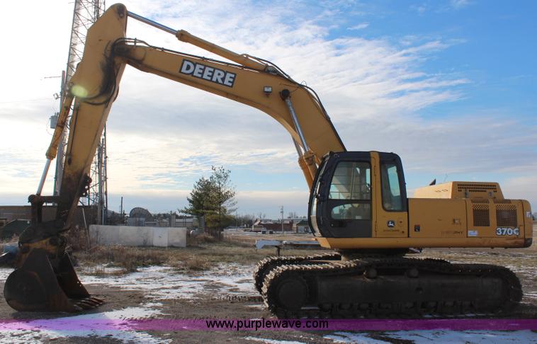 image for item H7789 2003 John Deere 370C excavator
