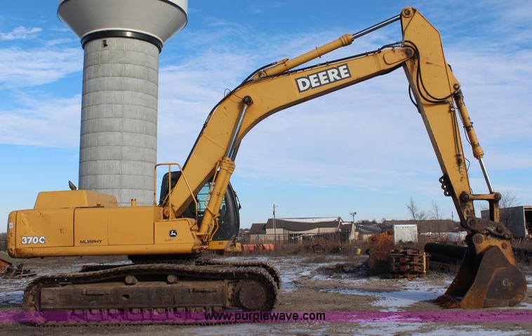 image for item H7789 2003 John Deere 370C excavator