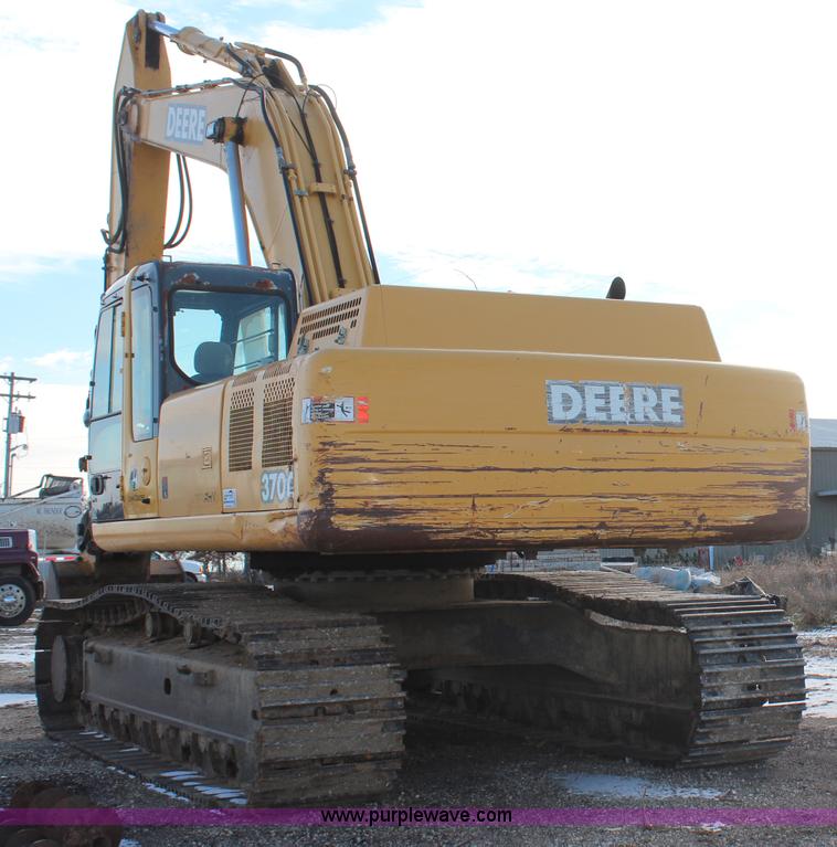 image for item H7789 2003 John Deere 370C excavator