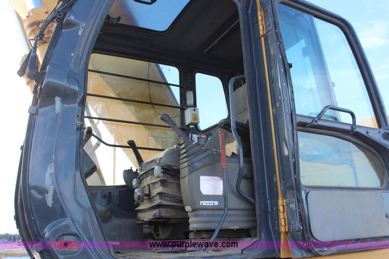 image for item H7789 2003 John Deere 370C excavator