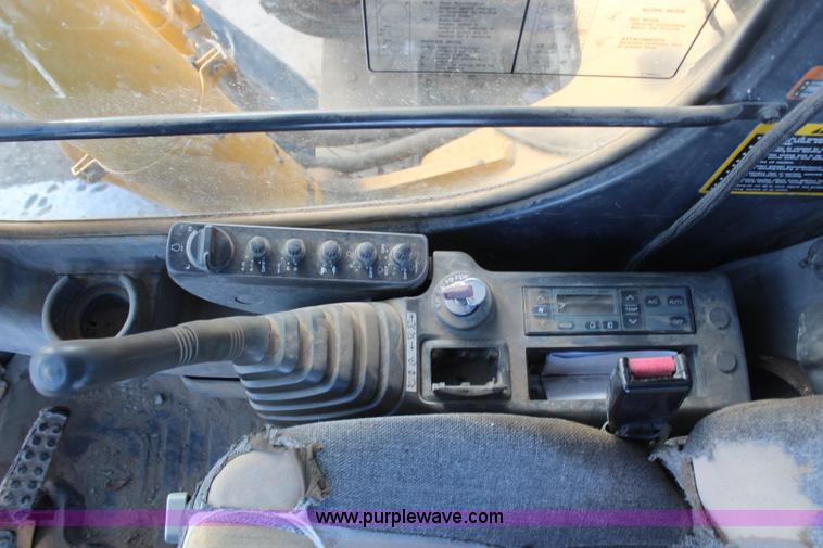 image for item H7789 2003 John Deere 370C excavator