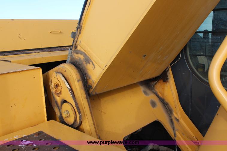 image for item H7789 2003 John Deere 370C excavator