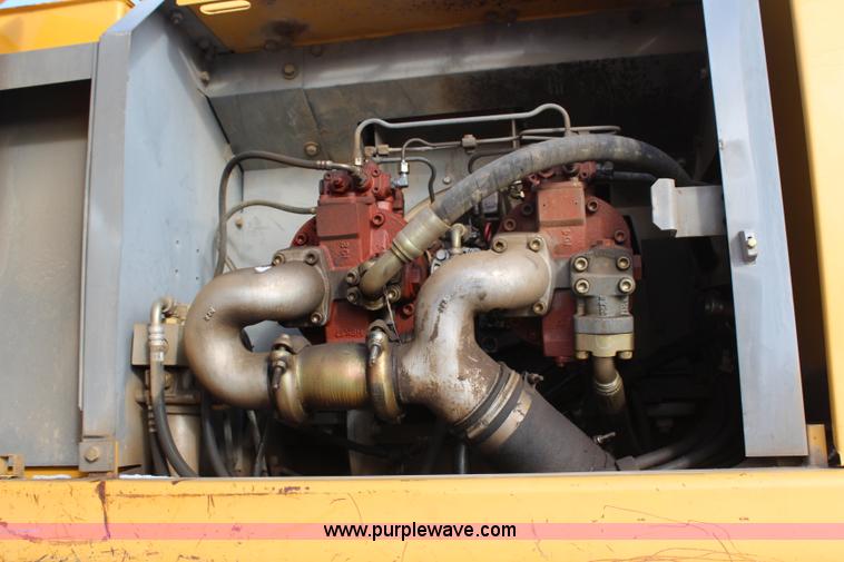 image for item H7789 2003 John Deere 370C excavator