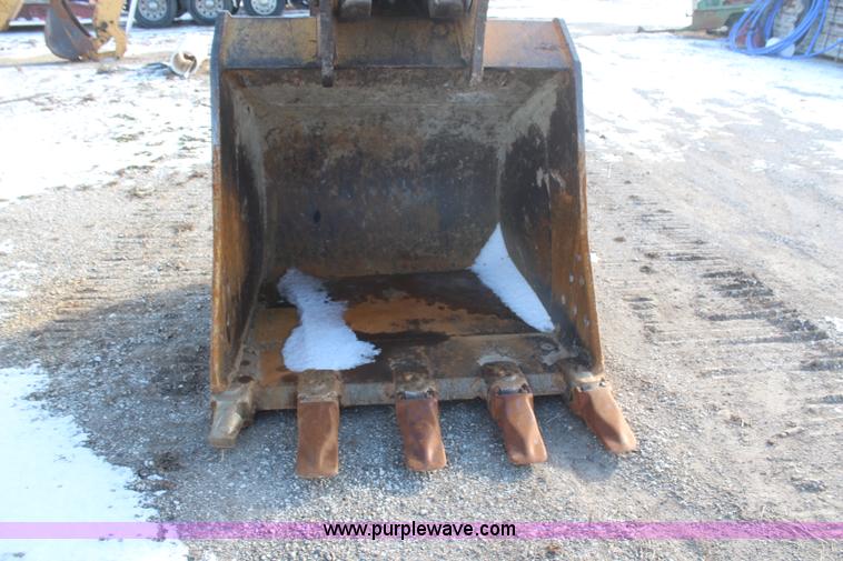 image for item H7789 2003 John Deere 370C excavator