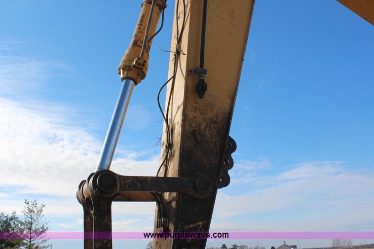 image for item H7789 2003 John Deere 370C excavator