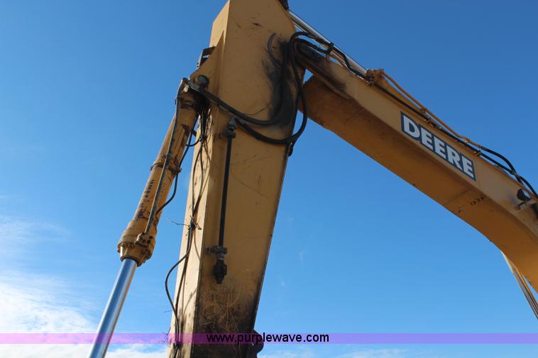 image for item H7789 2003 John Deere 370C excavator