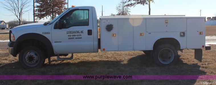 image for item H7847 2006 Ford F550 utility truck