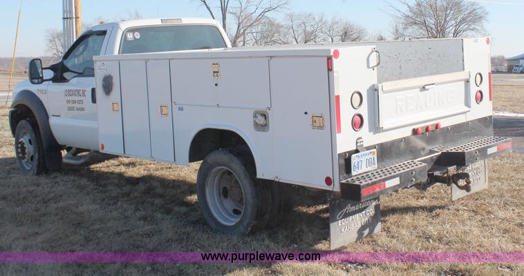 image for item H7847 2006 Ford F550 utility truck