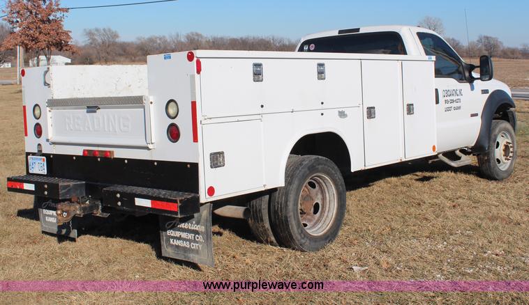 image for item H7847 2006 Ford F550 utility truck