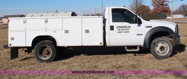 image for item H7847 2006 Ford F550 utility truck