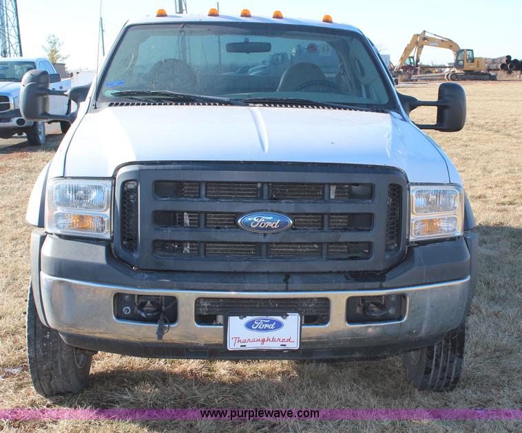 image for item H7847 2006 Ford F550 utility truck