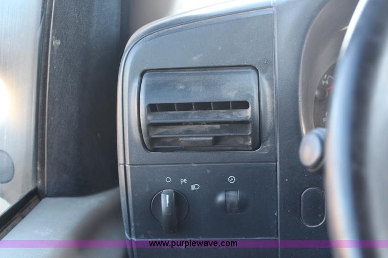 image for item H7847 2006 Ford F550 utility truck