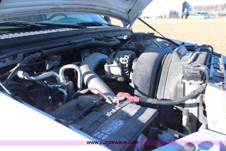 image for item H7847 2006 Ford F550 utility truck