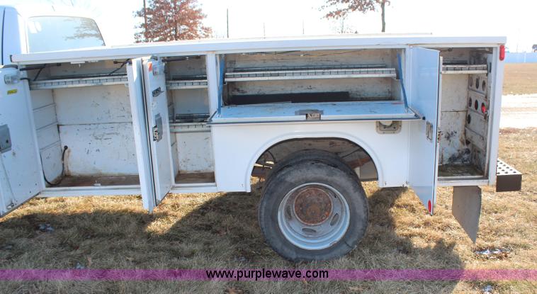 image for item H7847 2006 Ford F550 utility truck