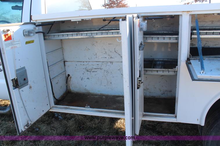 image for item H7847 2006 Ford F550 utility truck