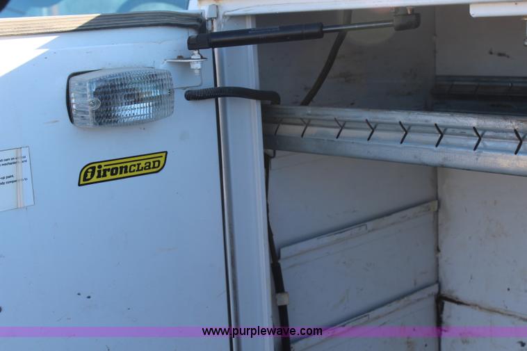 image for item H7847 2006 Ford F550 utility truck