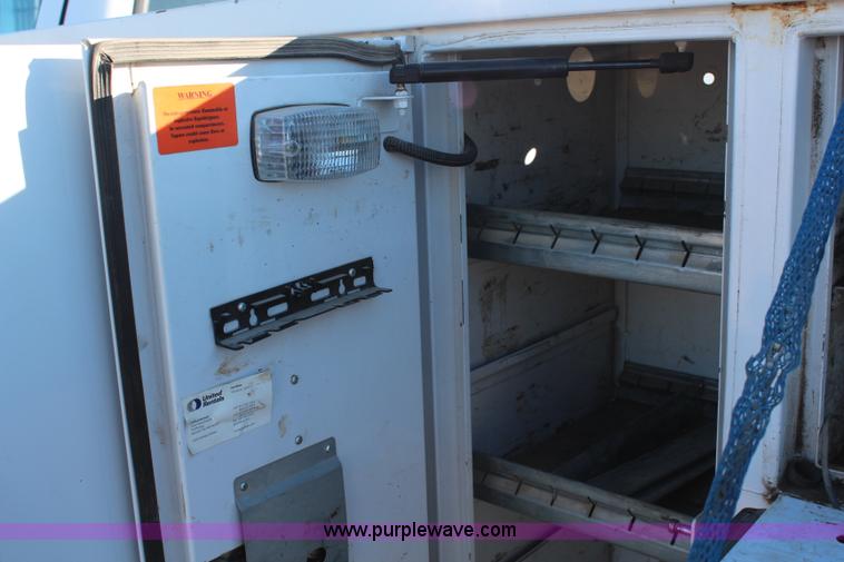 image for item H7847 2006 Ford F550 utility truck