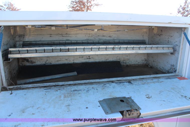 image for item H7847 2006 Ford F550 utility truck