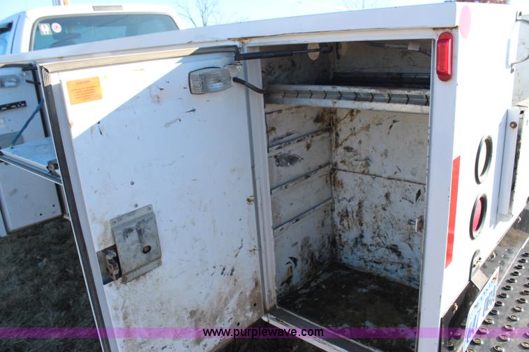 image for item H7847 2006 Ford F550 utility truck