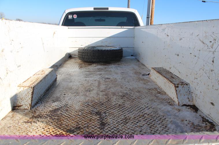 image for item H7847 2006 Ford F550 utility truck